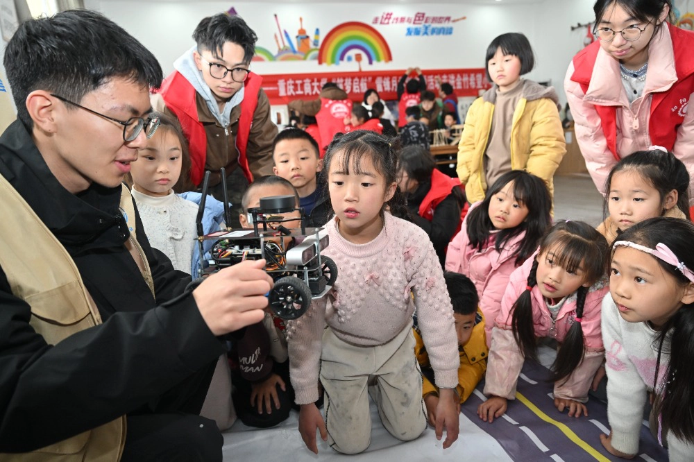 雷锋月智能小车支教